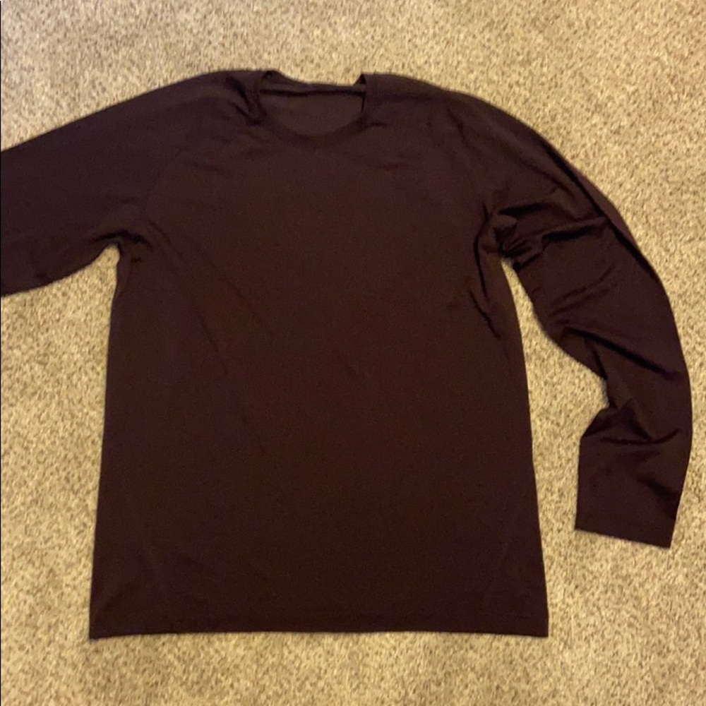 Men’s large lululemon long sleeved shirt